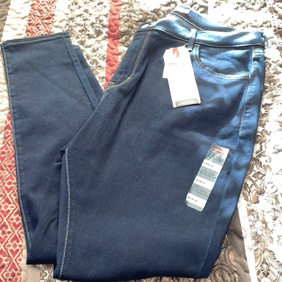 Levi skinny jeans - Picture 3 of 9